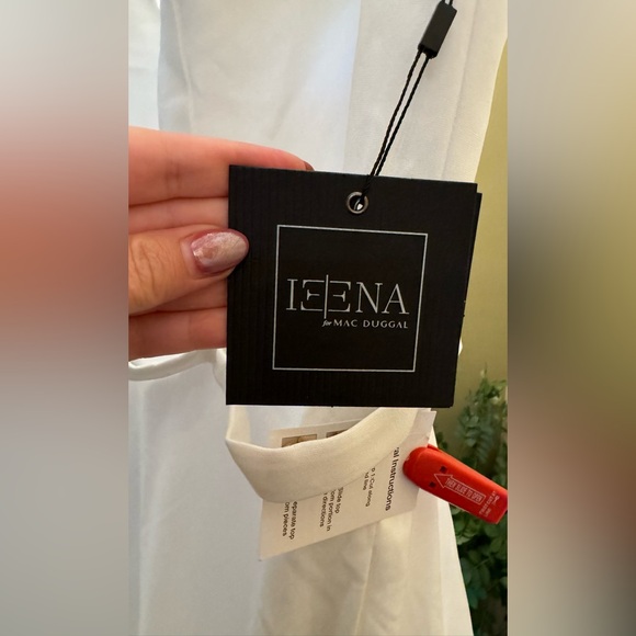 Gorgeous NEW Mac Duggal A-line v-neck ballgown - Picture 6 of 10